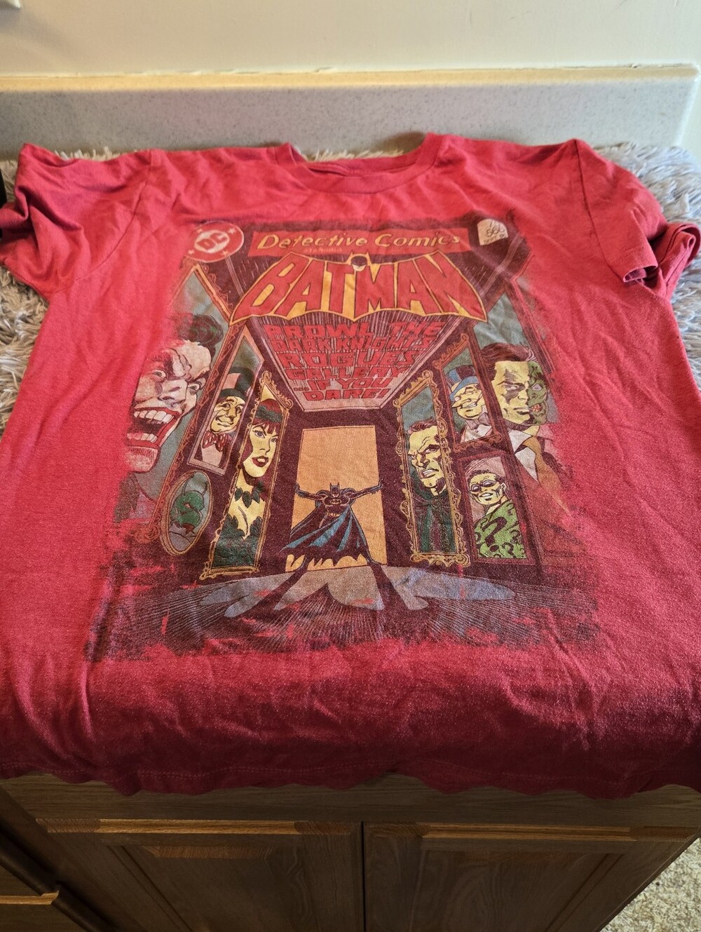 DC Comics Batman Detective Comics Graphic Tee - Red Size Large - Picture 3 of 12